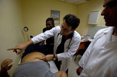 venezuela-cuban-doctors-jpeg3-620x412-580x385